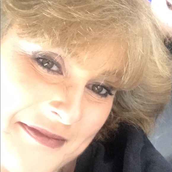 Meet your Posher, Erin - Picture 2 of 3